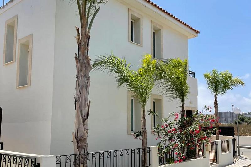 28 orestiada perneravillas